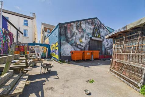 CAM03604G0-PR0076-STILL022.jpg