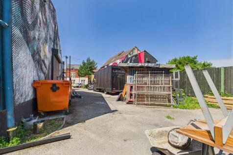 CAM03604G0-PR0076-STILL023.jpg