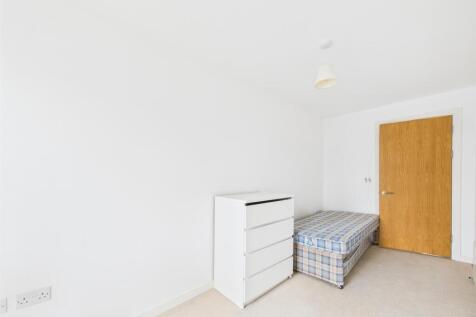 CAM03604G0-PR0137-STILL014.jpg