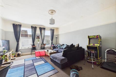 CAM03844G0-PR0317-STILL012.jpg