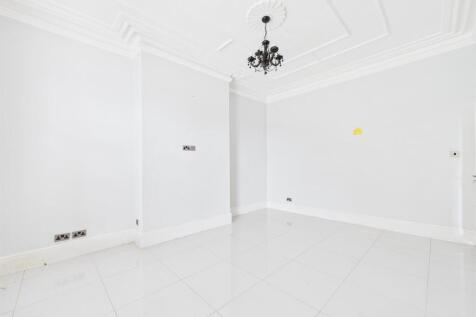 CAM03604G0-PR0117-STILL014.jpg