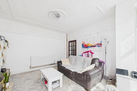 CAM03604G0-PR0118-STILL007.jpg