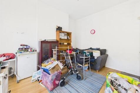 CAM03604G0-PR0126-STILL008.jpg