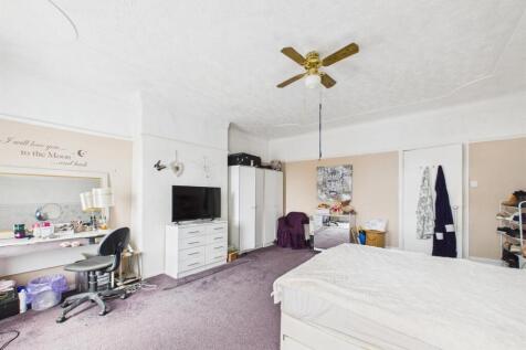 CAM03604G0-PR0124-STILL029.jpg