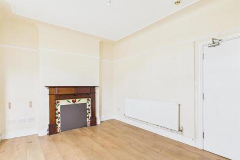 CAM03604G0-PR0125-STILL034.jpg