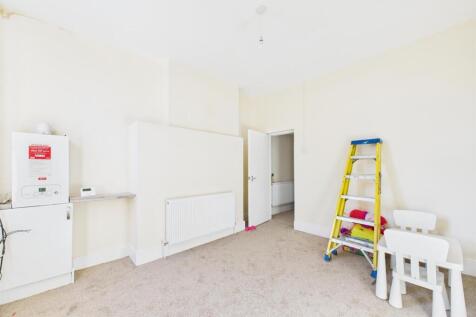 CAM03604G0-PR0109-STILL009.jpg