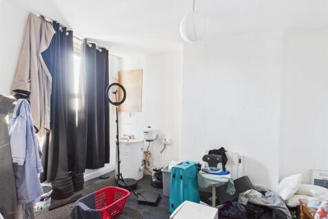 CAM03604G0-PR0133-STILL005.jpg