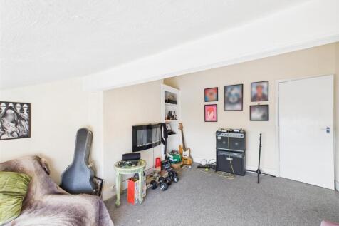CAM03604G0-PR0110-STILL014.jpg