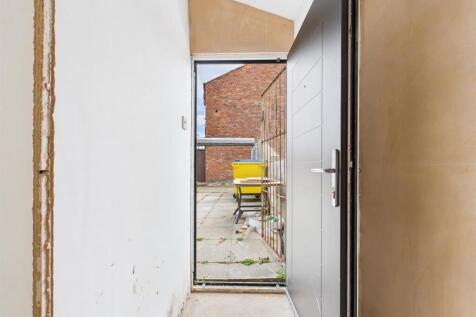 CAM03604G0-PR0131-STILL018.jpg