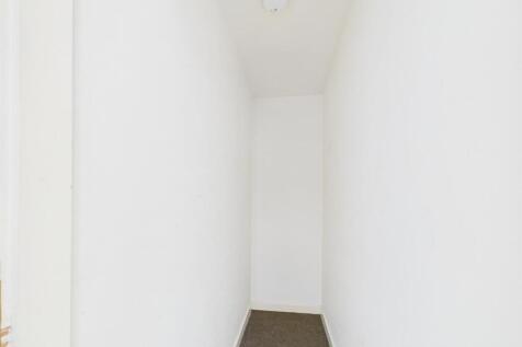 CAM03604G0-PR0139-STILL021.jpg