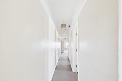 CAM03604G0-PR0142-STILL006.jpg