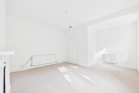 CAM03604G0-PR0146-STILL013.jpg