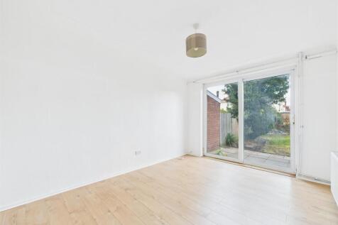 CAM03604G0-PR0173-STILL015.jpg