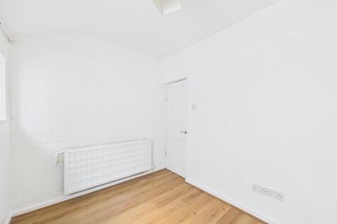 CAM03604G0-PR0173-STILL025.jpg