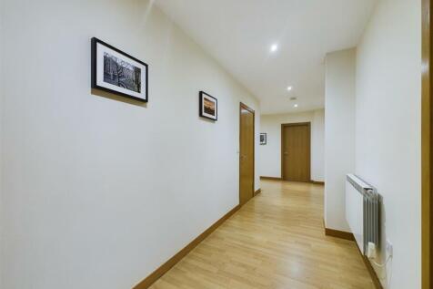 CAM03844G0-PR0091-STILL035.jpg