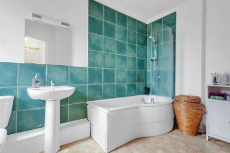 Bathroom.jpg