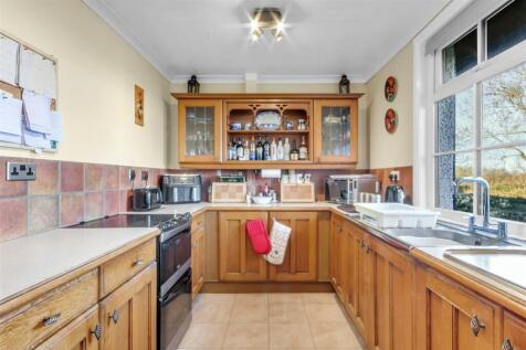 Kitchen 2.jpg