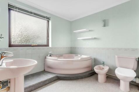 Bathroom.jpg