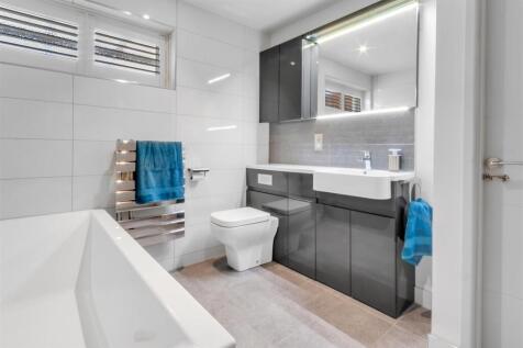 Bathroom 2.jpg