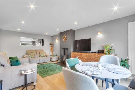 Living Room 3.jpg