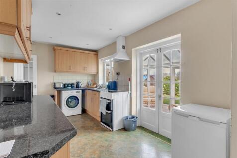 Kitchen 2.jpg
