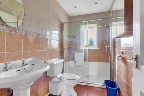 Bathroom.jpg