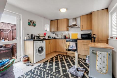 Kitchen 2.jpg