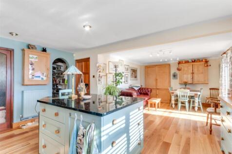 Kitchen 3.jpg