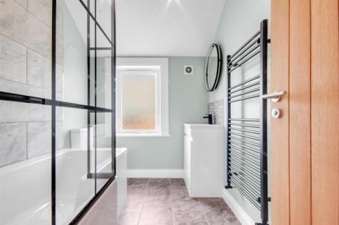Bathroom 2.jpg