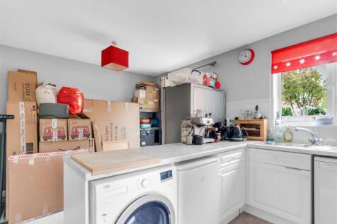 Kitchen 2.jpg