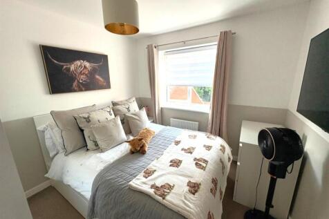 Bedroom 2.JPG