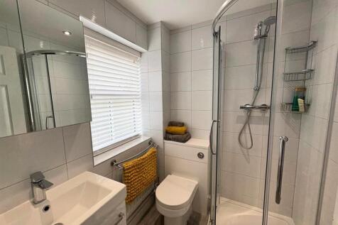 ensuite.JPG
