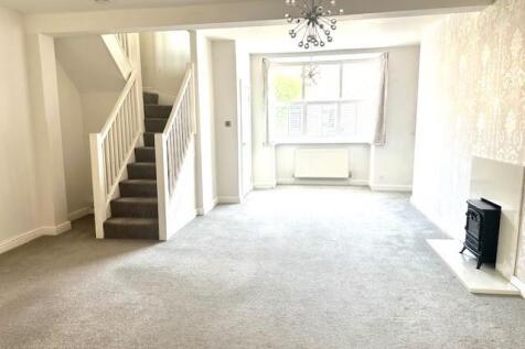 27 North Road Living 2.jpg