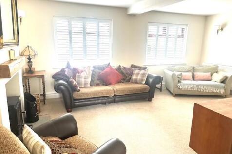 19 Collinsfield Living 2.jpg