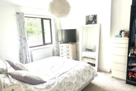 19 Collinsfield Bedroom One.jpg