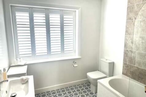 19 Collinsfield Bathroom.jpg