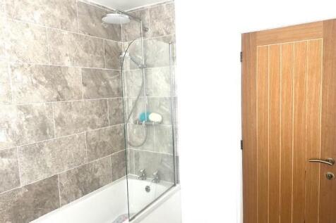 19 Collinsfield Bathroom 2.jpg