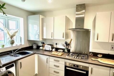 6 Jubilee Walk Kitchen.jpg