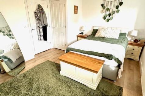 6 Jubilee Walk Bedroom One.jpg
