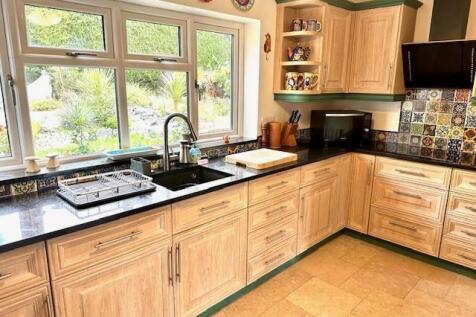 10 Dovecote Kitchen 2.jpg