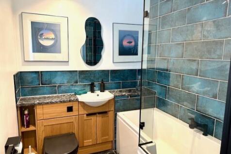 10 Dovecote Bathroom.jpg