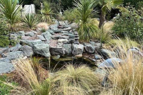 10 Dovecote Garden 2.jpg