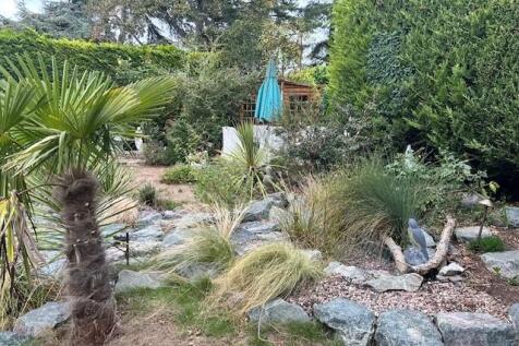 10 Dovecote Garden 3.jpg