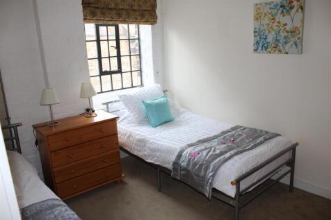 Bedroom 2 IMG_0394.J