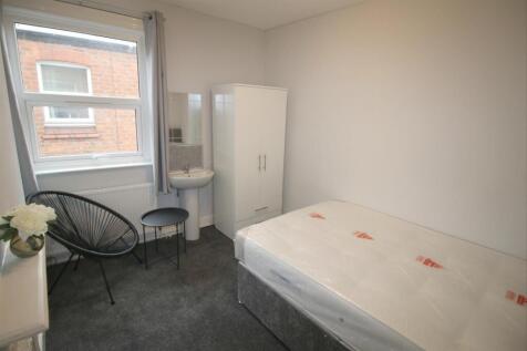 12 QUEENS ROOM 3.jpg