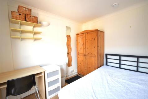 Ground floor rear bedroom