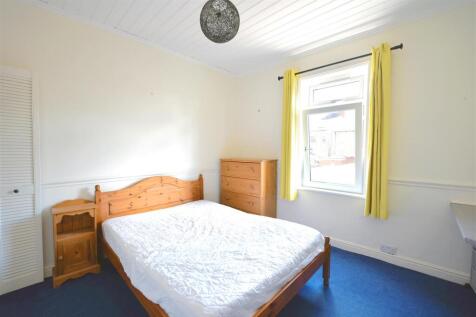 First floor rear bedroom