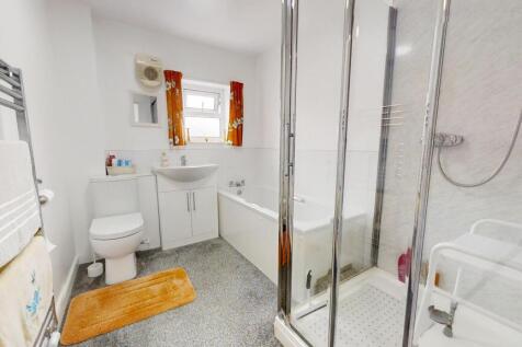Southwell-Village-Portland-Dorset-UK-Bathroom