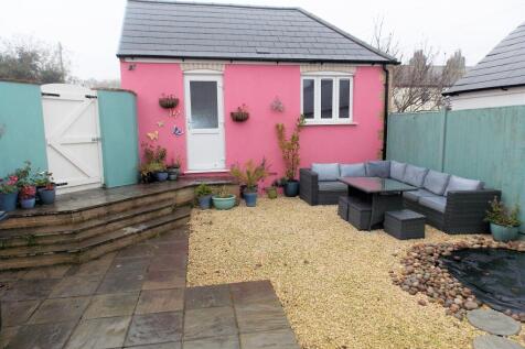 Courtyard Garden &amp; Garage