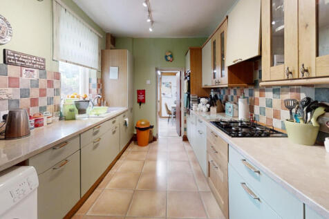23-Reforne-Kitchen 1